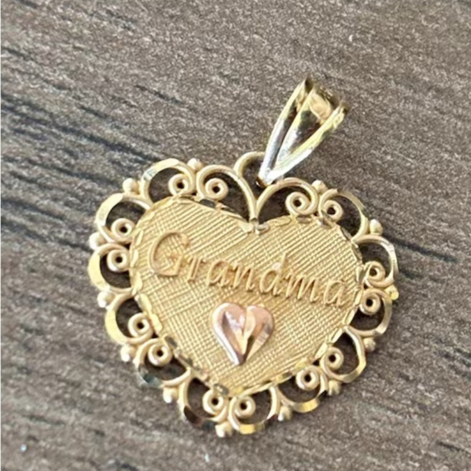 Vintage Michael Anthony 14k Gold Two-Toned Heart Grandma Pendant 139$